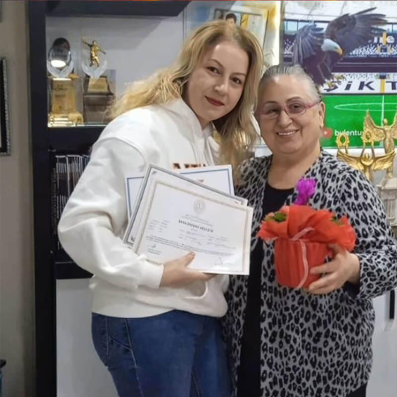 MODELİSTLİK SERTİFİKA ÖRNEĞİ İç Giyim Modelistliği Uzmanlık Belgesini Alan Öğrenciler Ve Eğitmenleri Bir Arada.