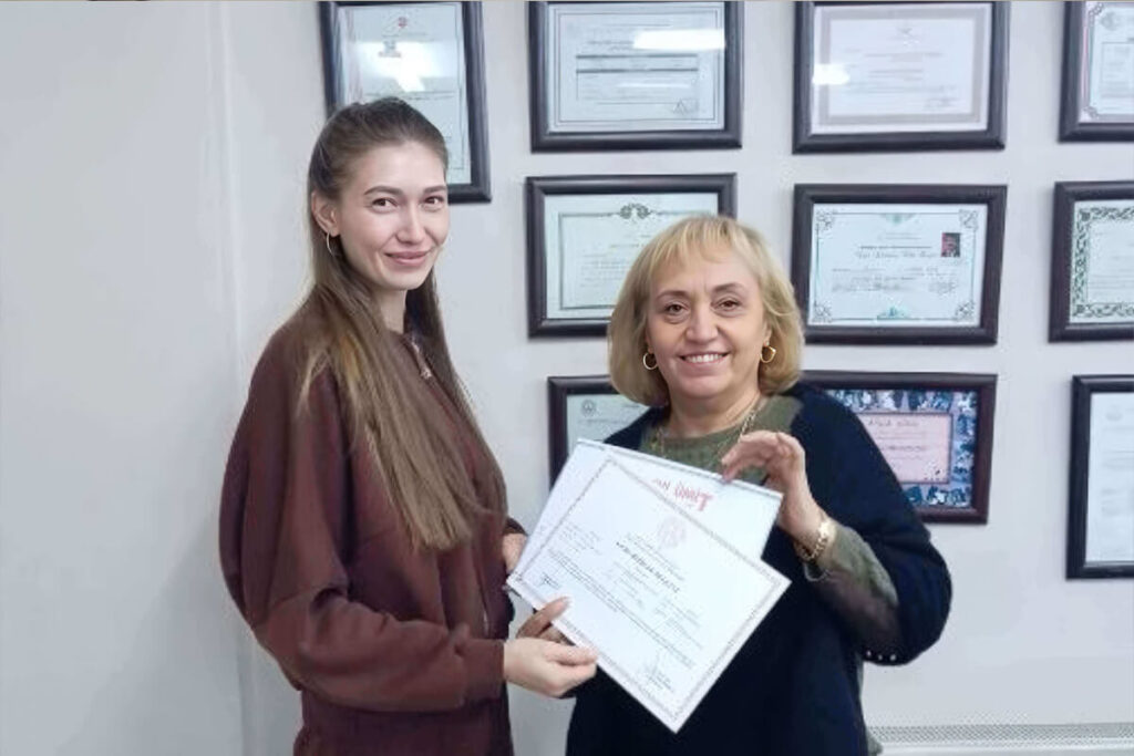 MODELİSTLİK SERTİFİKA ÖRNEĞİ İstanbul Moda Tasarım Kursu Öğrencilerinin Yıl Içi Etkinlik Ve Atölye Çalışmaları.