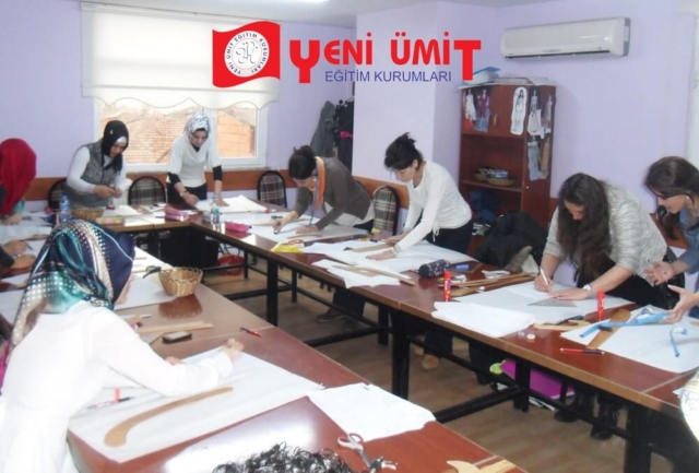 Öğrencilerimizin Sınıfta Kalıp Çalışmasından bir görüntü