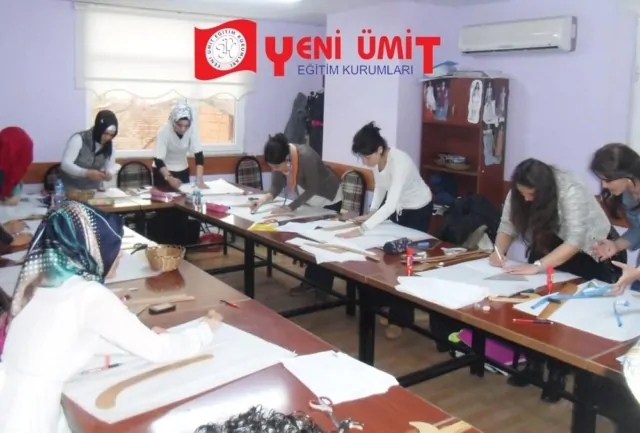 Öğrencilerimizin Sınıfta Kalıp Çalışmasından bir görüntü